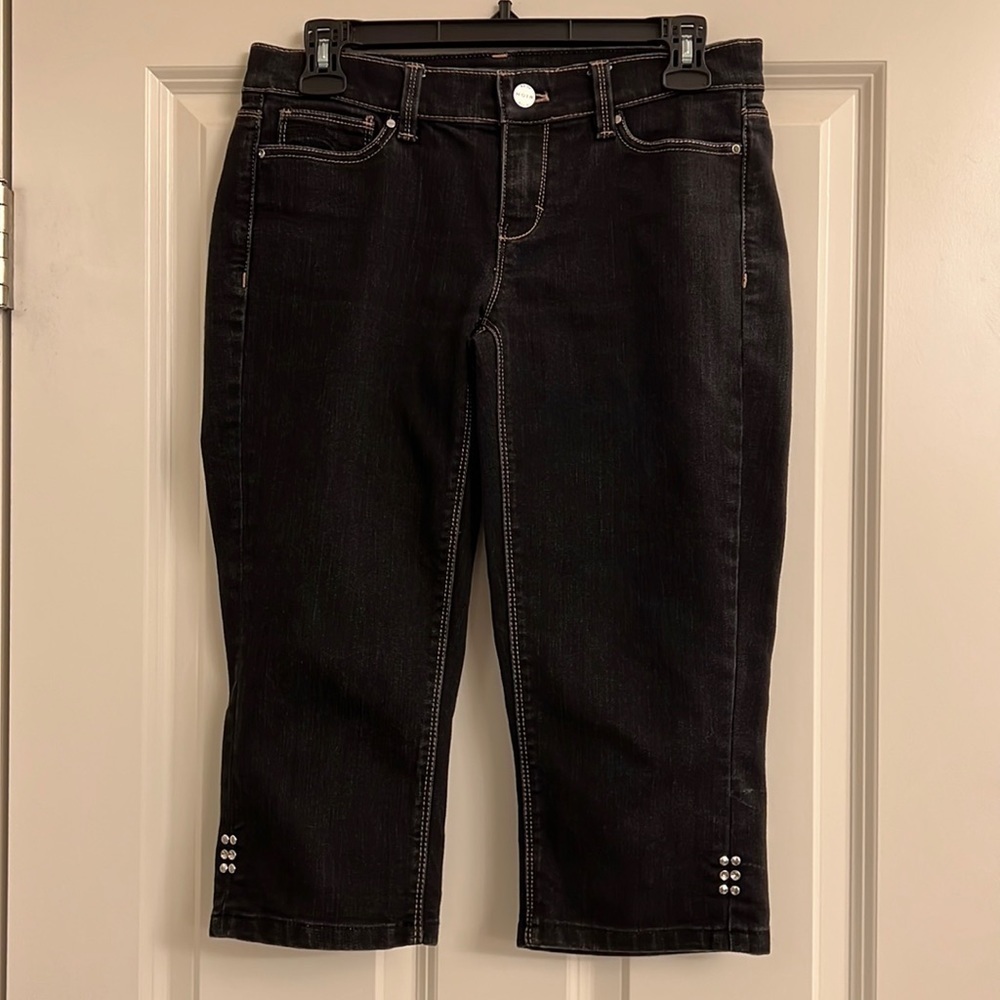 White House Black Market ladies capris